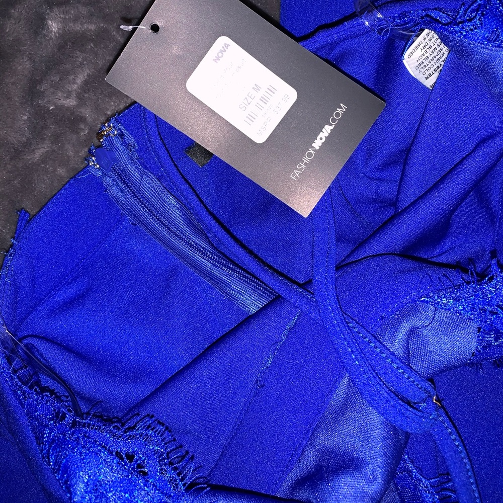 Size M : Fashion nova Royal blue jumpsuit - Picture 4 of 6